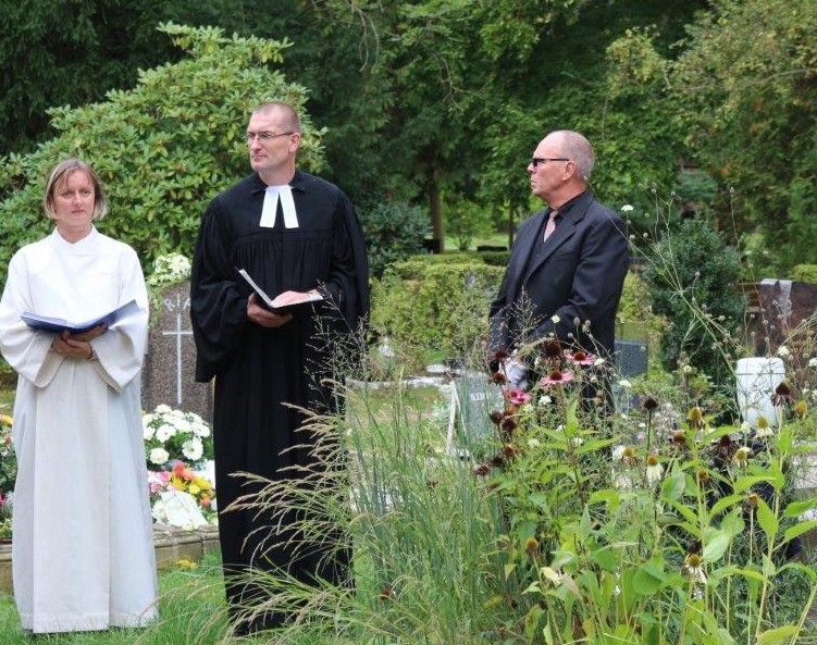 Beisetzung im Schmetterlingsgrabfeld