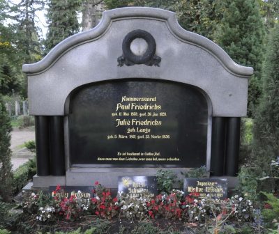 g Deutsch: Grabstätte der Familie von Emil Paul Friedrichs
