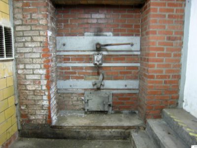 Historischer Ofen Hinteransicht